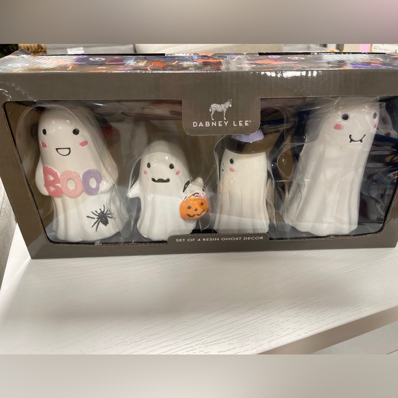 Halloween Ghost Family Pastel Boo Set of 4 Resin Tabletop Decor Dabney Lee NWT - Picture 2 of 6